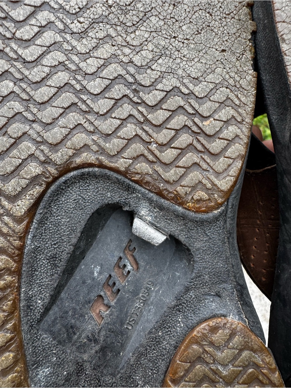 Reef Men's Brown Leather Flip Flops - Brown/Black w/bottle opener - Picture 5 of 6